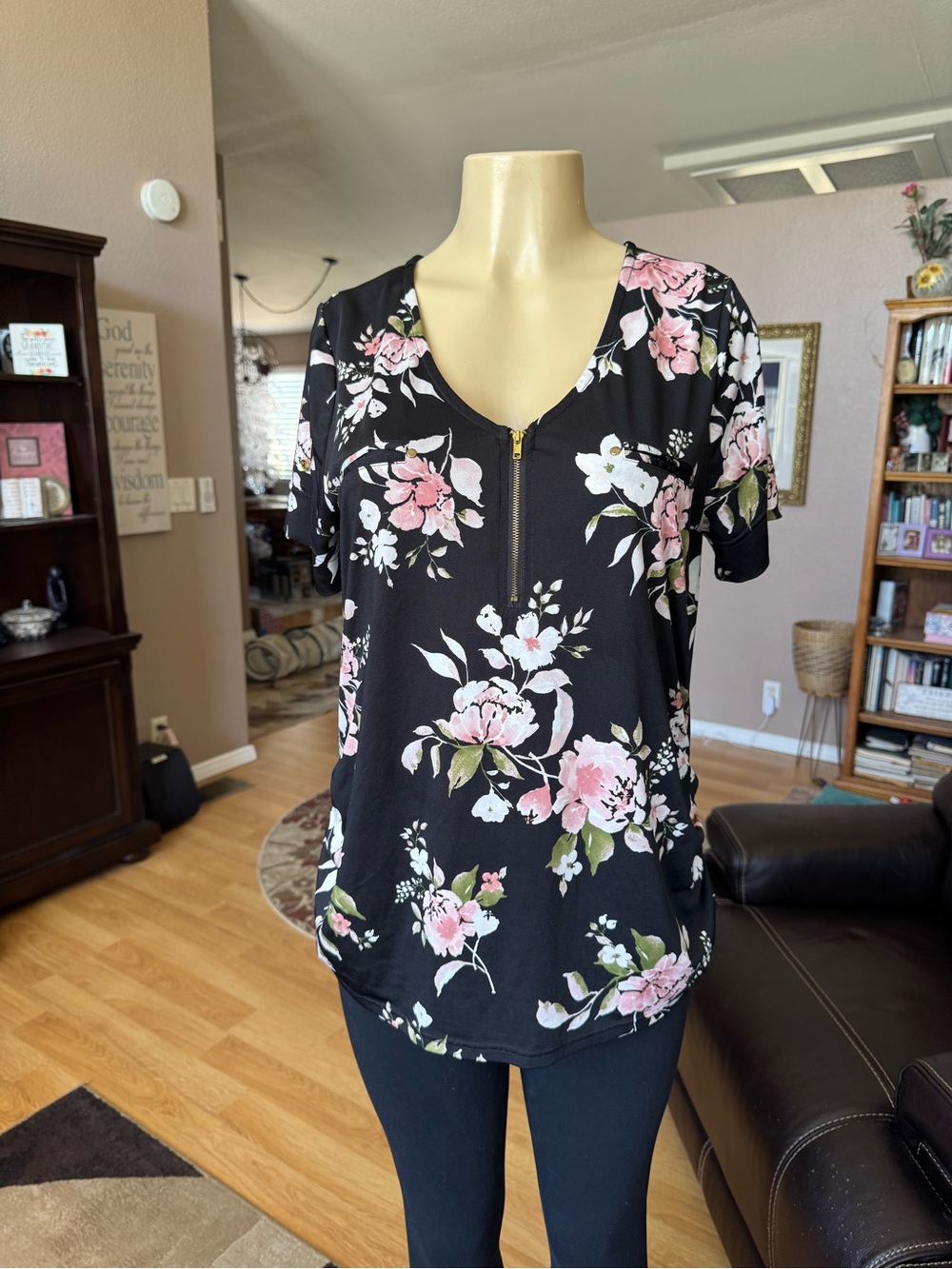 Sweet Wanderer black floral partial front zip V-neck blouse-size L